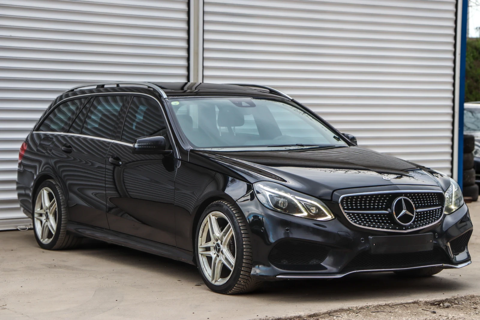 Mercedes-Benz E 300 d V6 AMG LED 9G, снимка 2 - Автомобили и джипове - 54158480