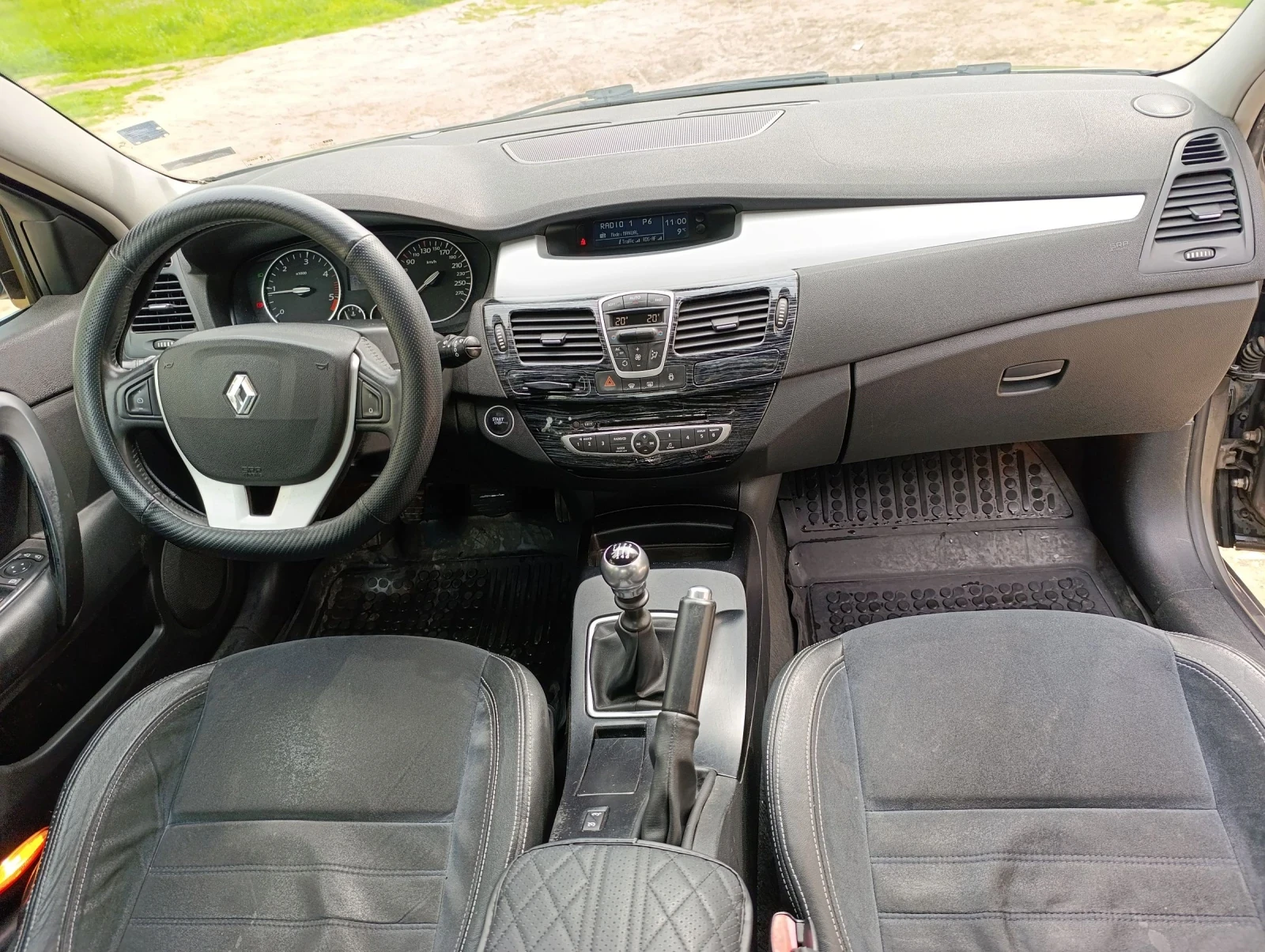 Renault Laguna 2.0 dci, снимка 15 - Автомобили и джипове - 54191563