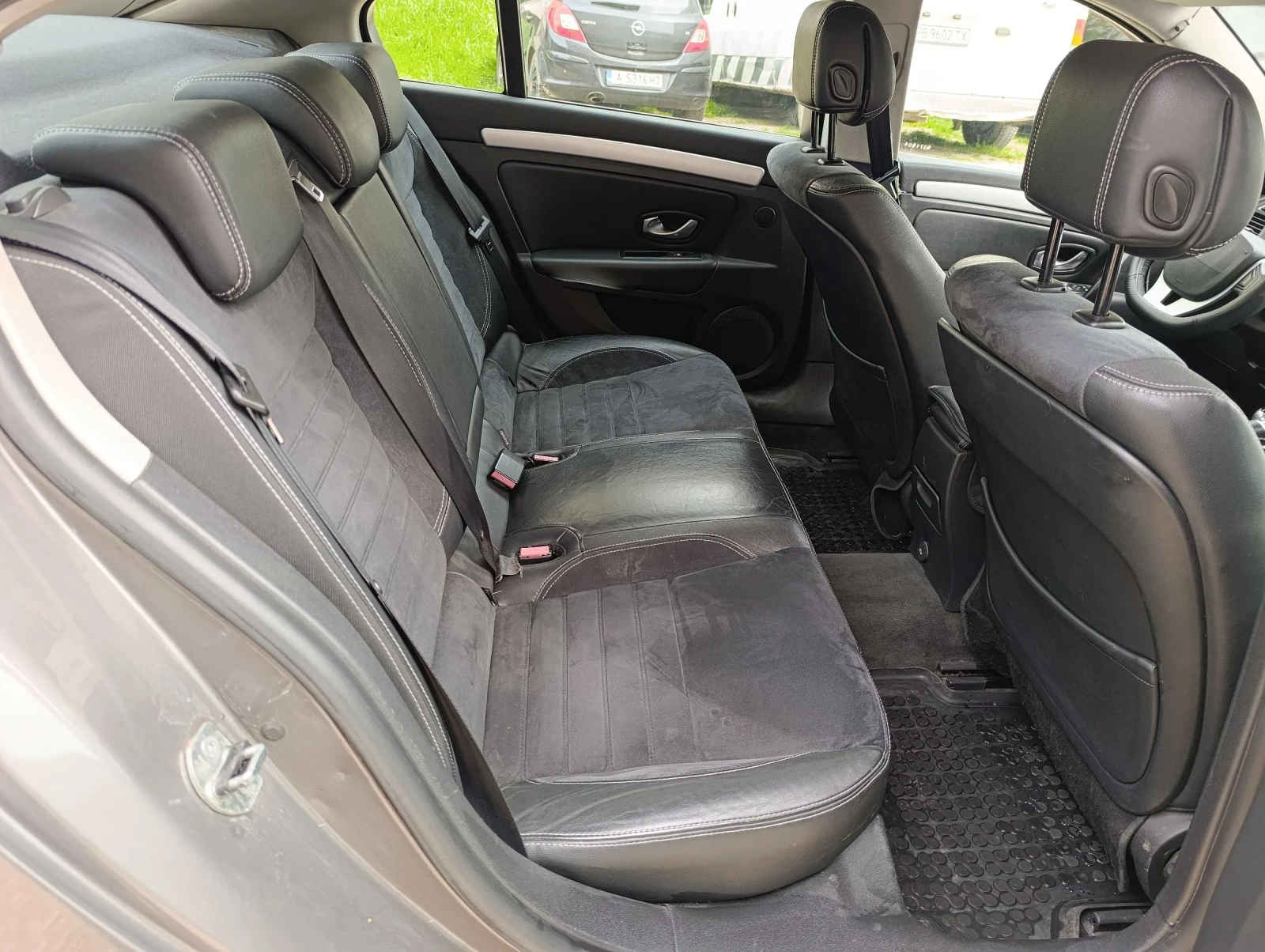 Renault Laguna 2.0 dci, снимка 13 - Автомобили и джипове - 54191563