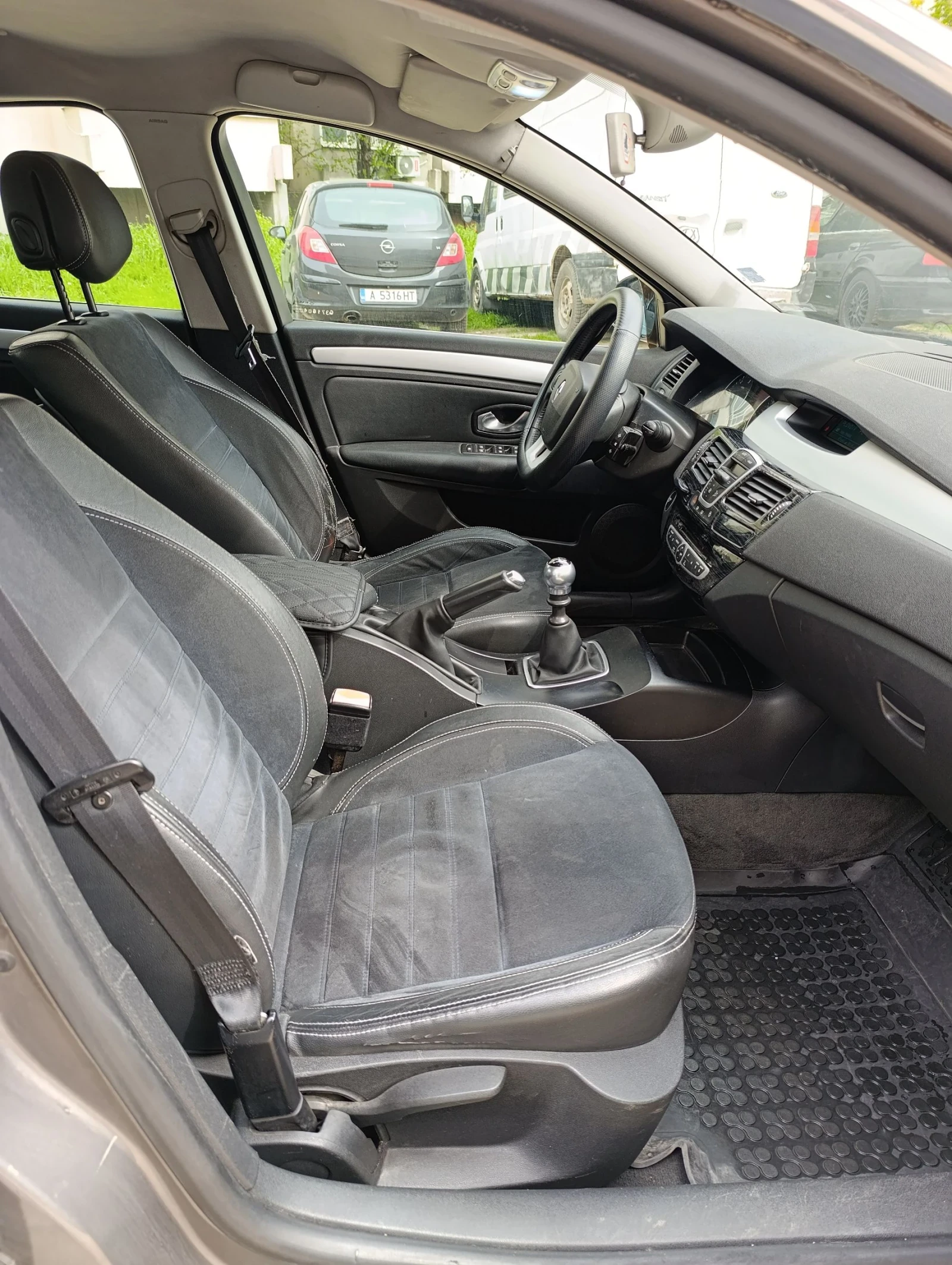 Renault Laguna 2.0 dci, снимка 14 - Автомобили и джипове - 54191563