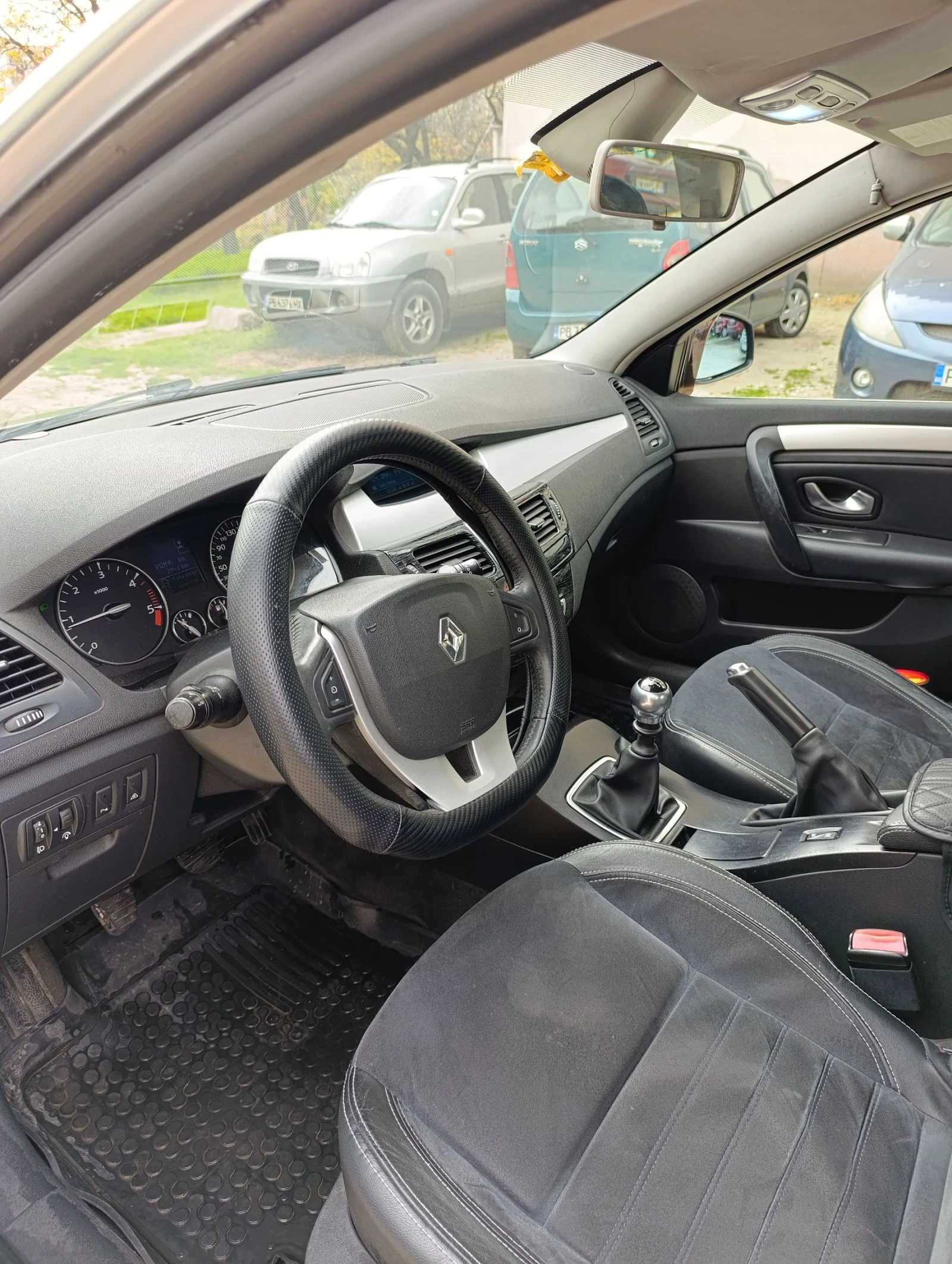 Renault Laguna 2.0 dci, снимка 9 - Автомобили и джипове - 54191563