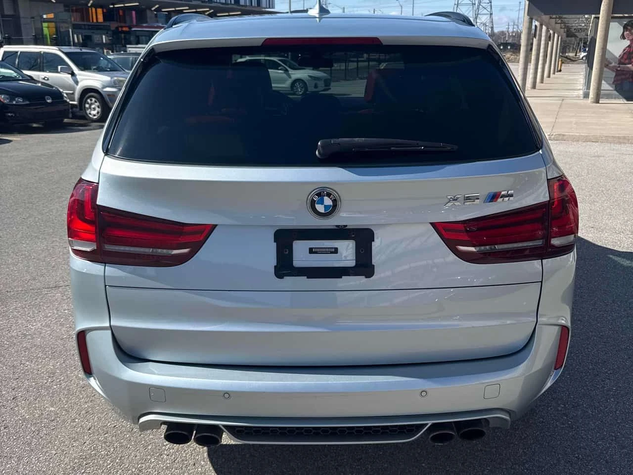 BMW X5M | HUD| ПОДГРЕВИ| ЧЕРВЕН САЛОН| ПАНОРАМА| CARFAX, снимка 4 - Автомобили и джипове - 54633358