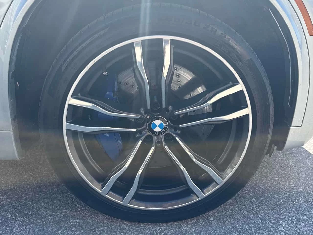 BMW X5M | HUD| ПОДГРЕВИ| ЧЕРВЕН САЛОН| ПАНОРАМА| CARFAX, снимка 6 - Автомобили и джипове - 54633358