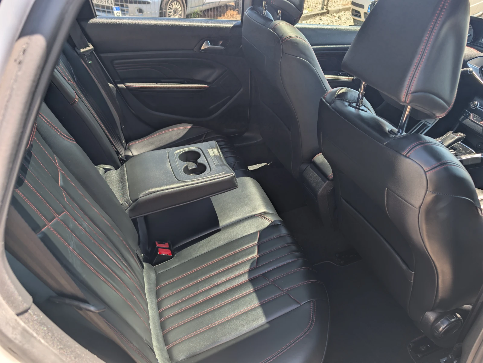 Peugeot 308 GT/2.0HDI/ACC/Lane/Massage/Panorama, снимка 13 - Автомобили и джипове - 54678198