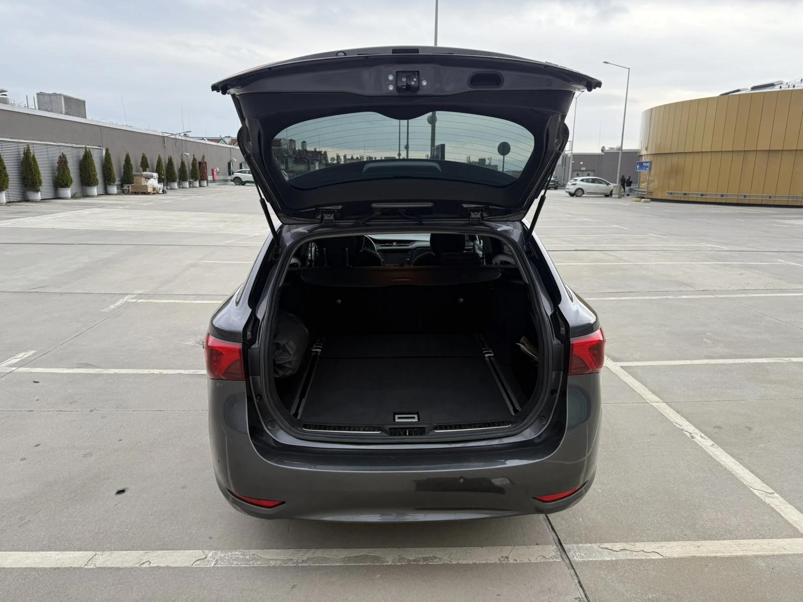 Toyota Avensis, снимка 4 - Автомобили и джипове - 54759058