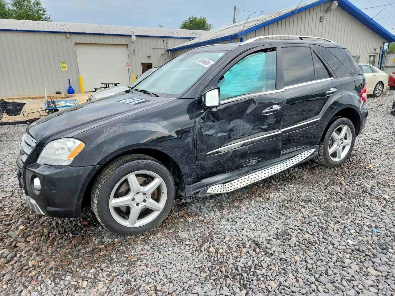 Mercedes-Benz ML 550 4MATIC| KEYLESS| КАМЕРА| ПОДГРЕВ, снимка 3 - Автомобили и джипове - 56022511