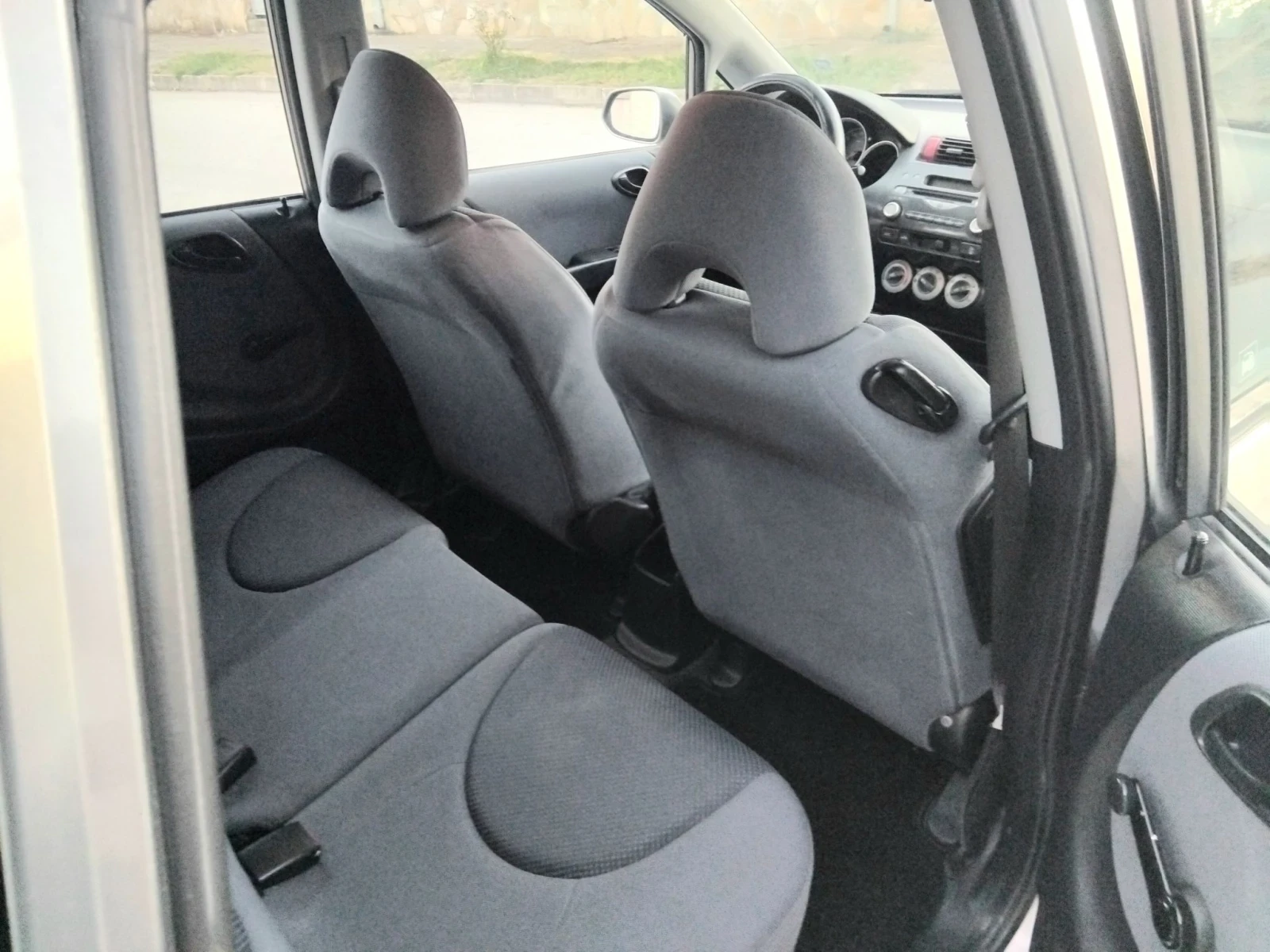 Honda Jazz 1.4i.80k + КЛИМА. БЕНЗИН , снимка 14 - Автомобили и джипове - 56043570