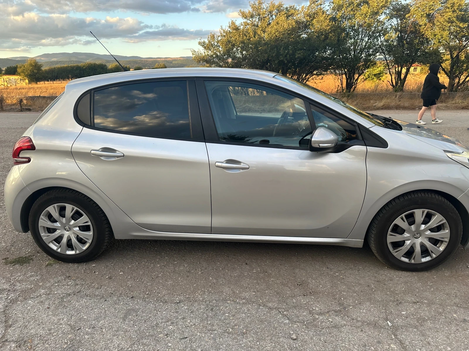 Peugeot 208, снимка 7 - Автомобили и джипове - 56060094