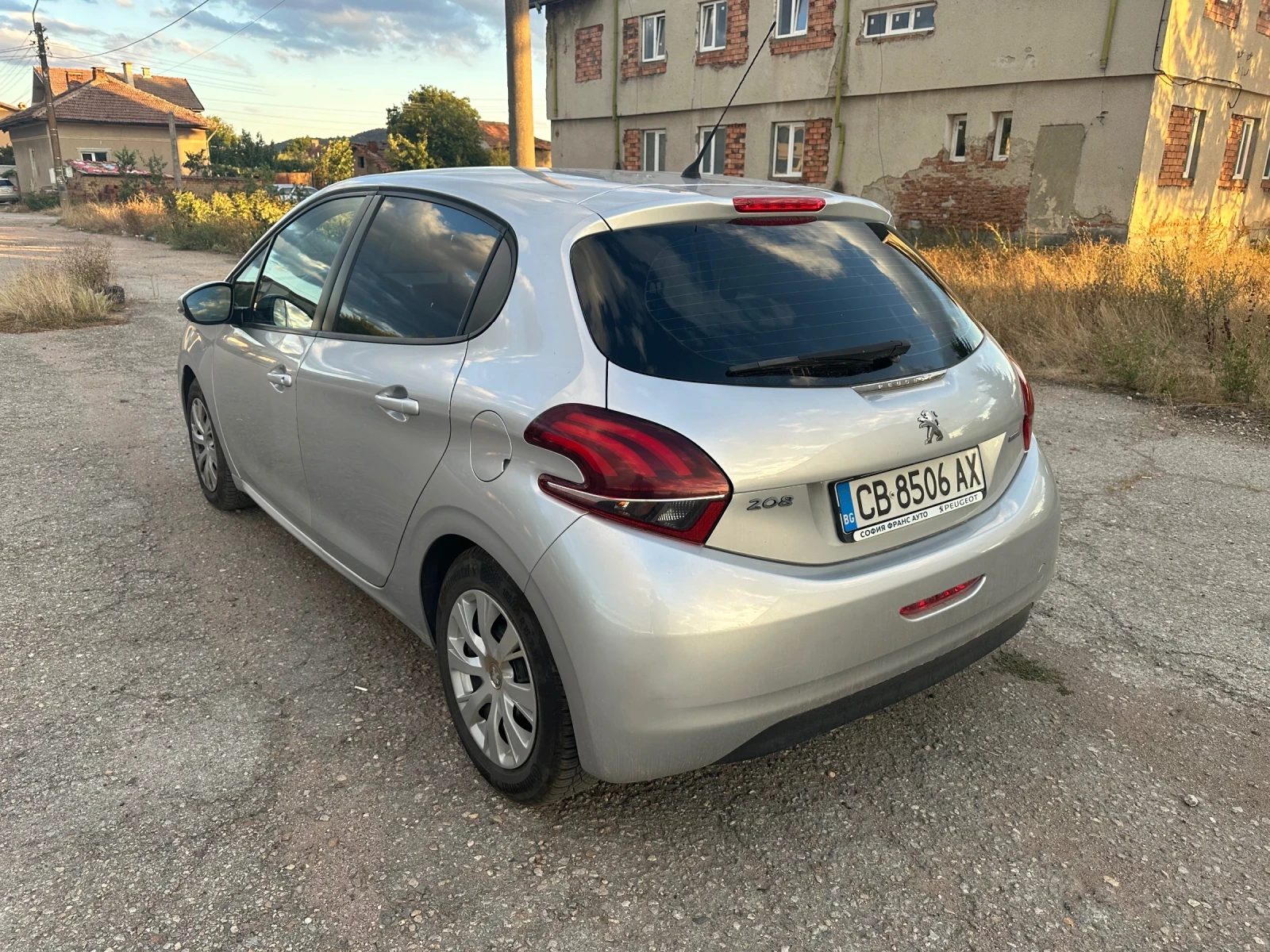 Peugeot 208, снимка 4 - Автомобили и джипове - 56060094