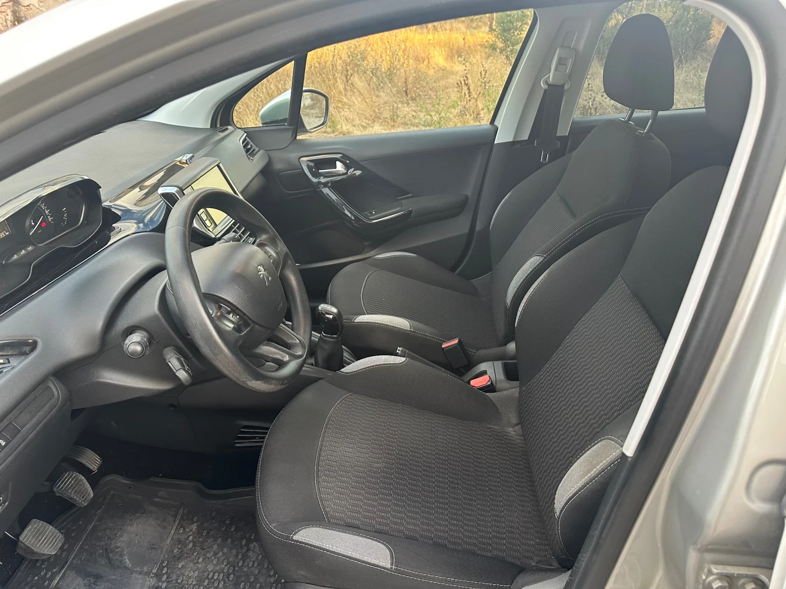 Peugeot 208, снимка 11 - Автомобили и джипове - 56060094