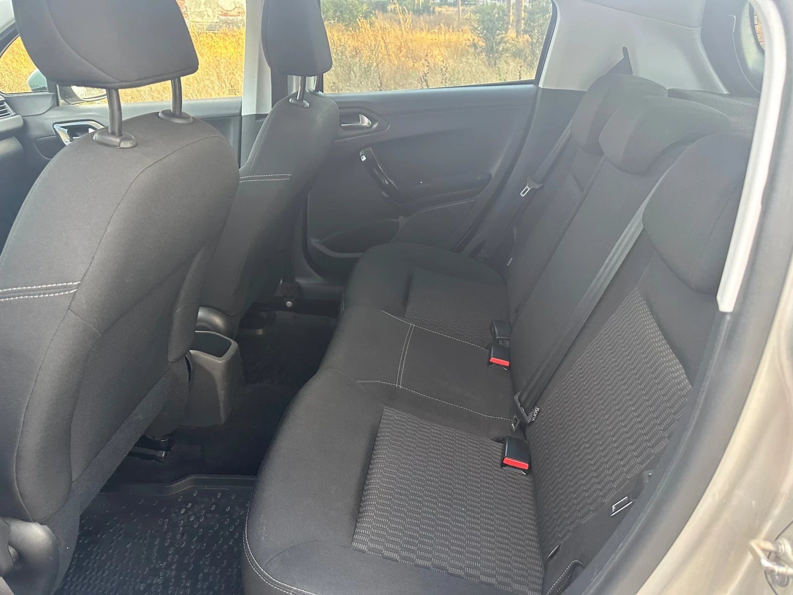 Peugeot 208, снимка 15 - Автомобили и джипове - 56060094