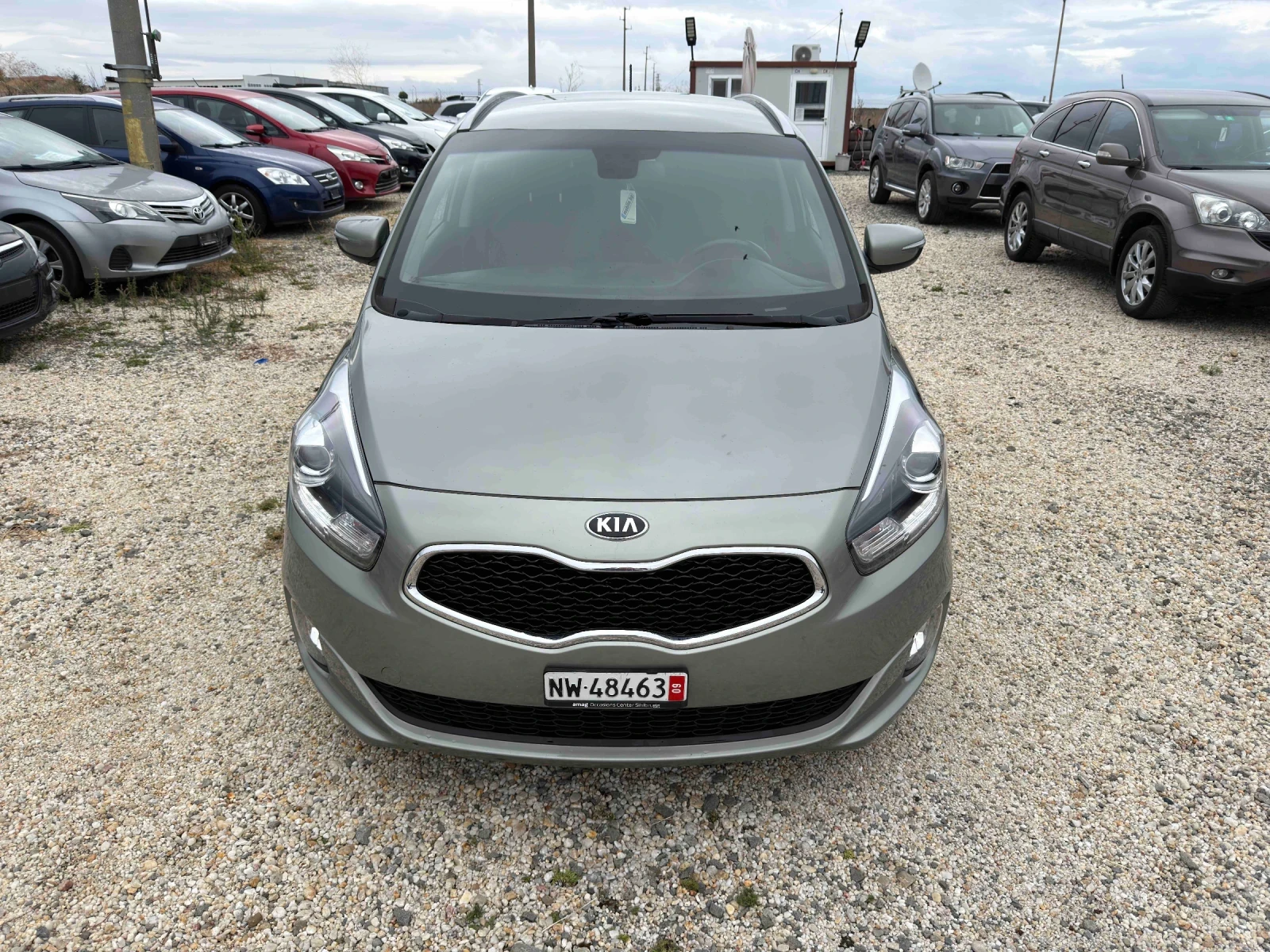 Kia Carens 2.0i Automat, снимка 3 - Автомобили и джипове - 56503759