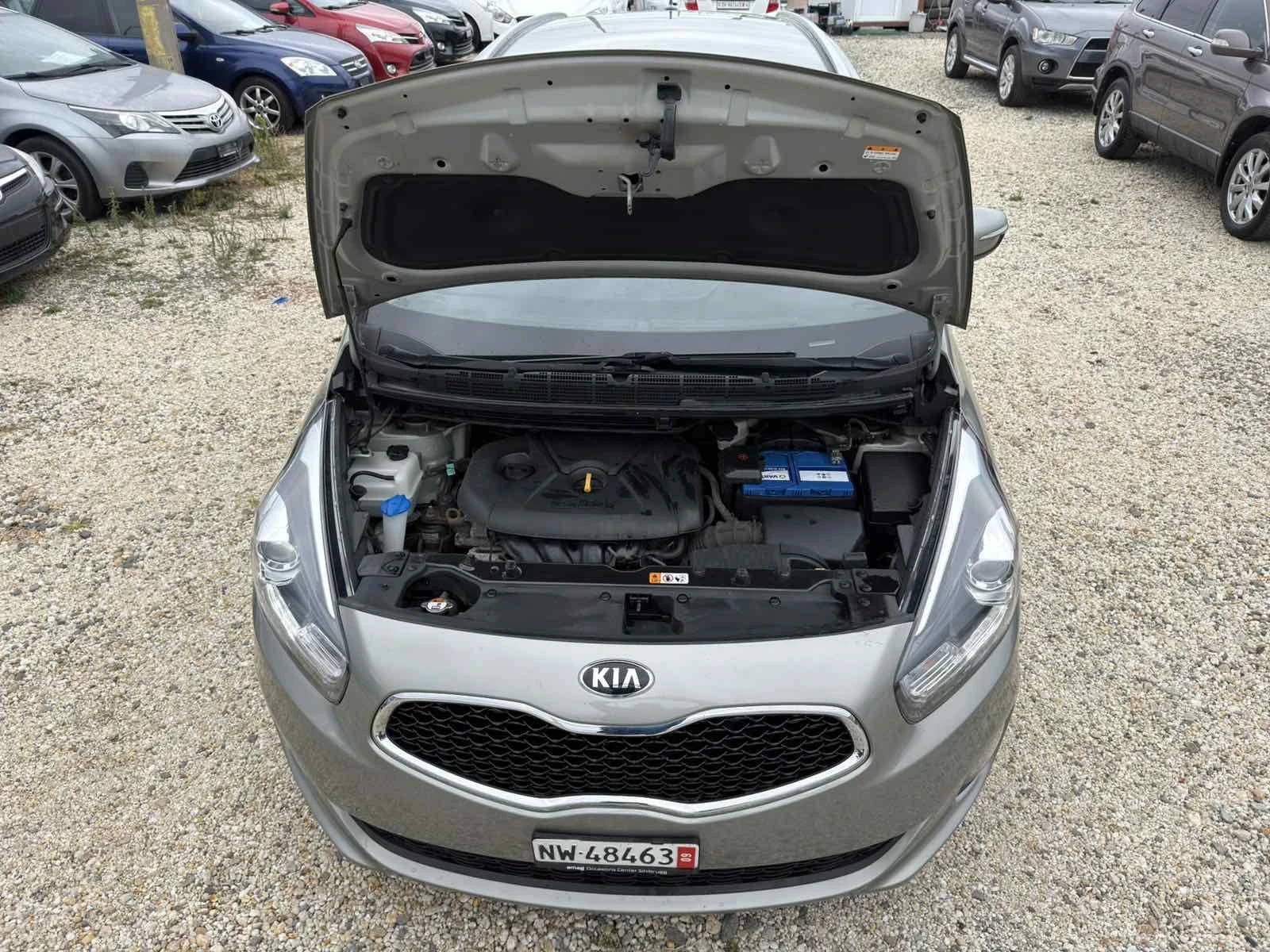 Kia Carens 2.0i Automat, снимка 4 - Автомобили и джипове - 56503759