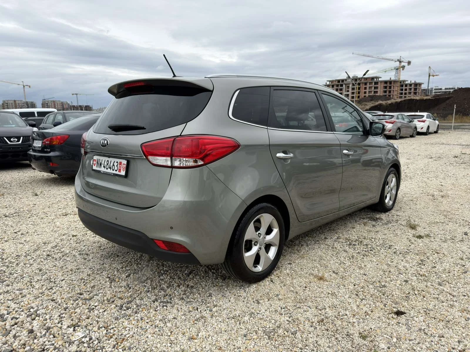 Kia Carens 2.0i Automat, снимка 5 - Автомобили и джипове - 56503759