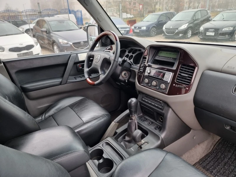 Mitsubishi Pajero 3.2D, снимка 16 - Автомобили и джипове - 44491875