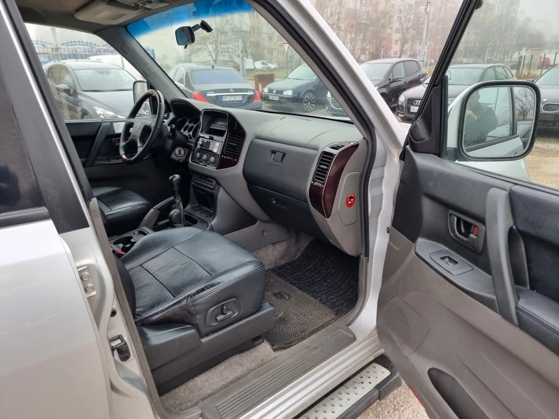 Mitsubishi Pajero 3.2D, снимка 15 - Автомобили и джипове - 44491875