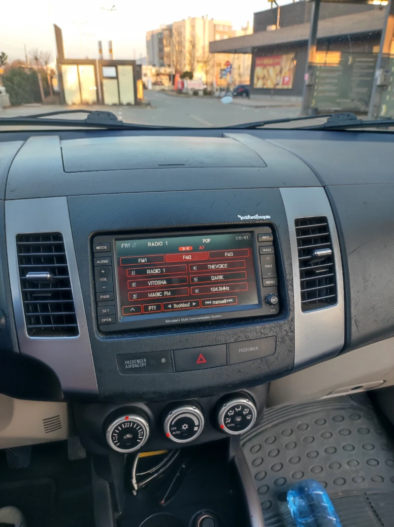 Mitsubishi Outlander 2.0 140hp Navi, снимка 14 - Автомобили и джипове - 47297184