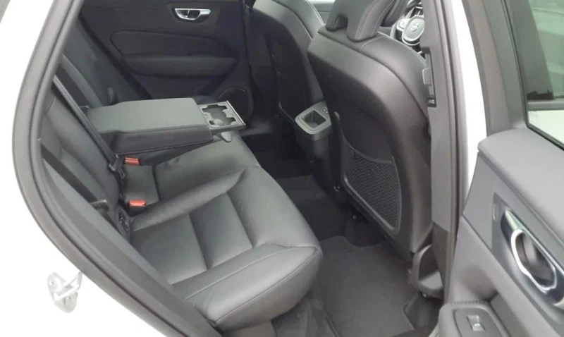 Volvo XC60 B4, снимка 8 - Автомобили и джипове - 49813252