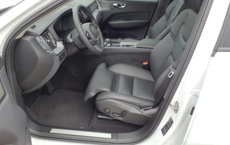 Volvo XC60 B4, снимка 6 - Автомобили и джипове - 49813252