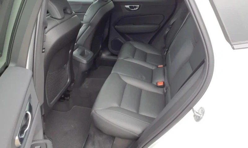 Volvo XC60 B4, снимка 7 - Автомобили и джипове - 49813252