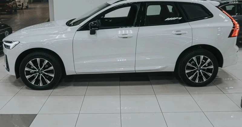 Volvo XC60 B4, снимка 2 - Автомобили и джипове - 49813252