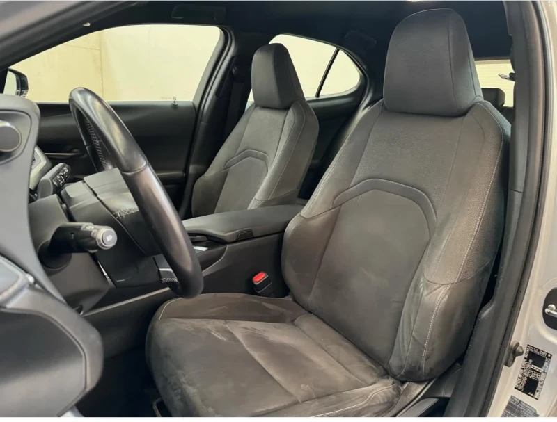 Lexus UX 250h * Лек удар* Камера* Lane assists* Adaptive Cruise*, снимка 5 - Автомобили и джипове - 52562978