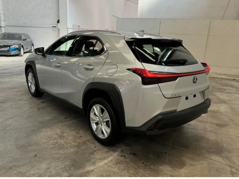 Lexus UX 250h * Лек удар* Камера* Lane assists* Adaptive Cruise*, снимка 2 - Автомобили и джипове - 52562978