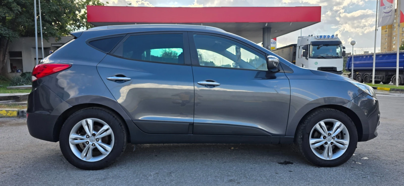 Hyundai IX35 2.0CRDI * 4WD* * АВТОМАТИК* * ШВЕЙЦАРИЯ, снимка 3 - Автомобили и джипове - 55197632