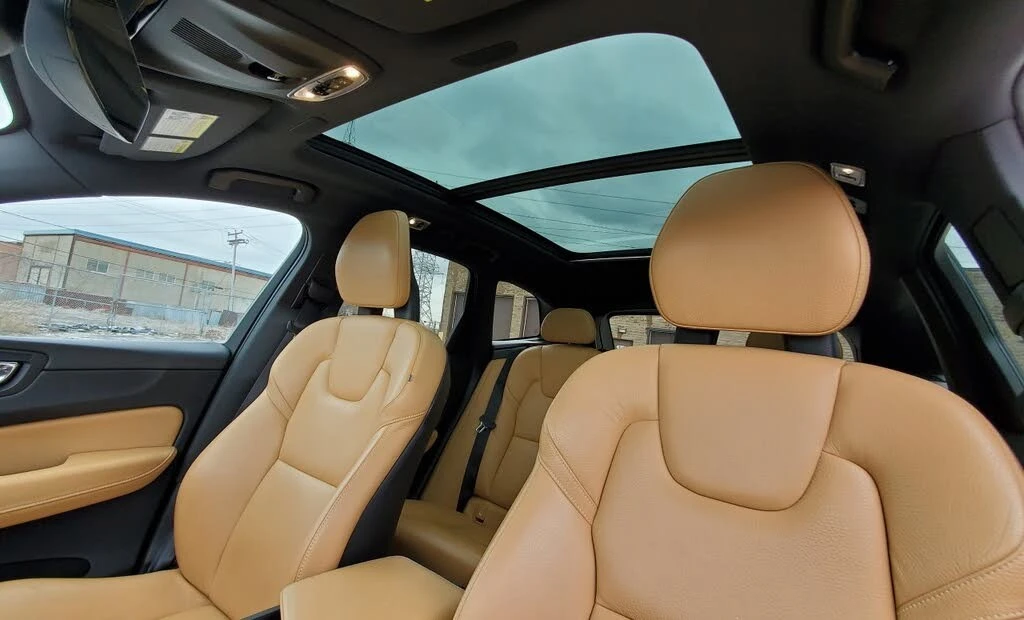 Volvo XC60 T6 Momentum AWD/Keyless/Lane Assist/B&W, снимка 16 - Автомобили и джипове - 54248855