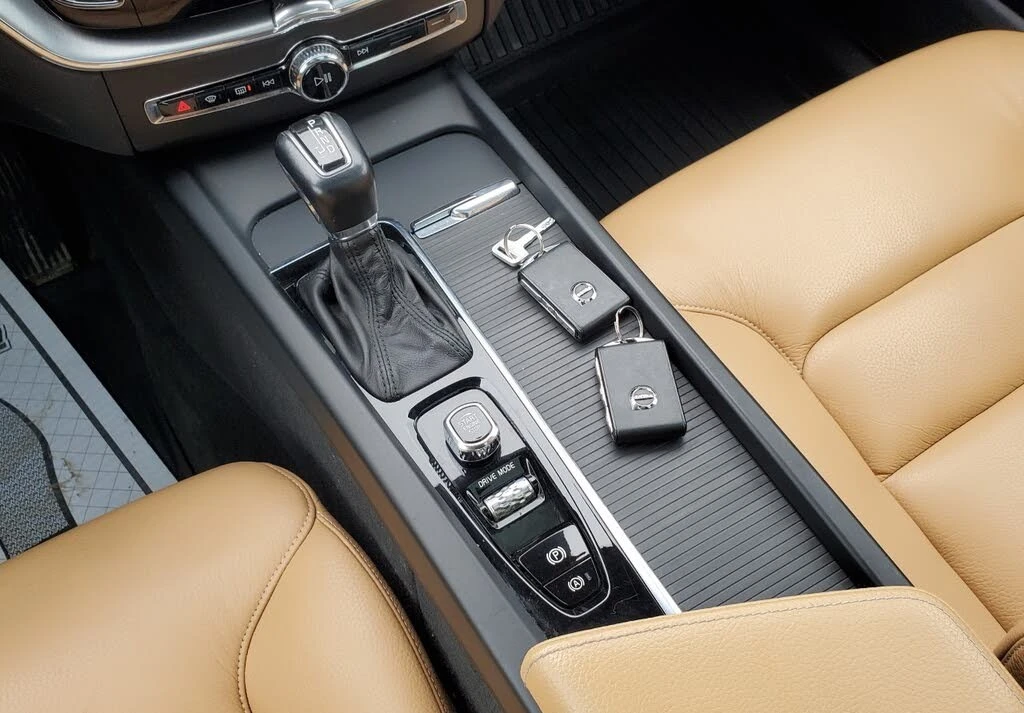 Volvo XC60 T6 Momentum AWD/Keyless/Lane Assist/B&W, снимка 14 - Автомобили и джипове - 54248855