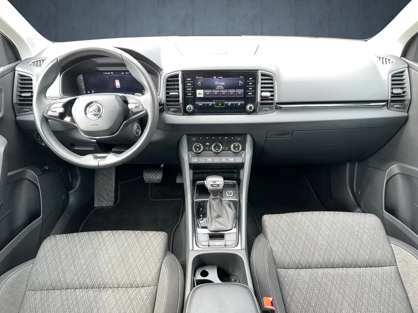 Skoda Karoq 2.0TDI/150HP/4X4/STYLE/MATRIX/AHK/MEMO/LED/366q, снимка 10 - Автомобили и джипове - 54753124