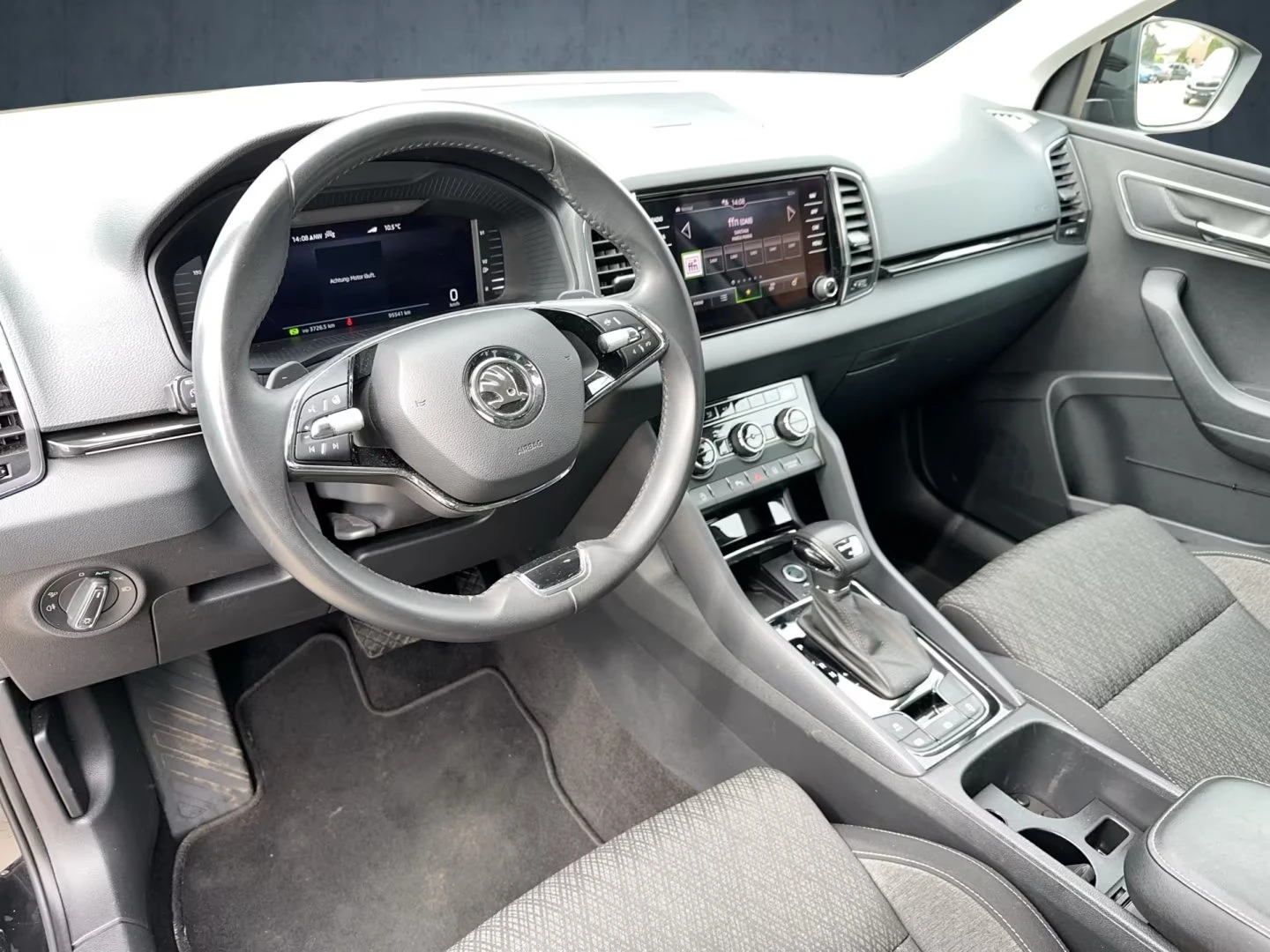 Skoda Karoq 2.0TDI/150HP/4X4/STYLE/MATRIX/AHK/MEMO/LED/366q, снимка 9 - Автомобили и джипове - 54753124