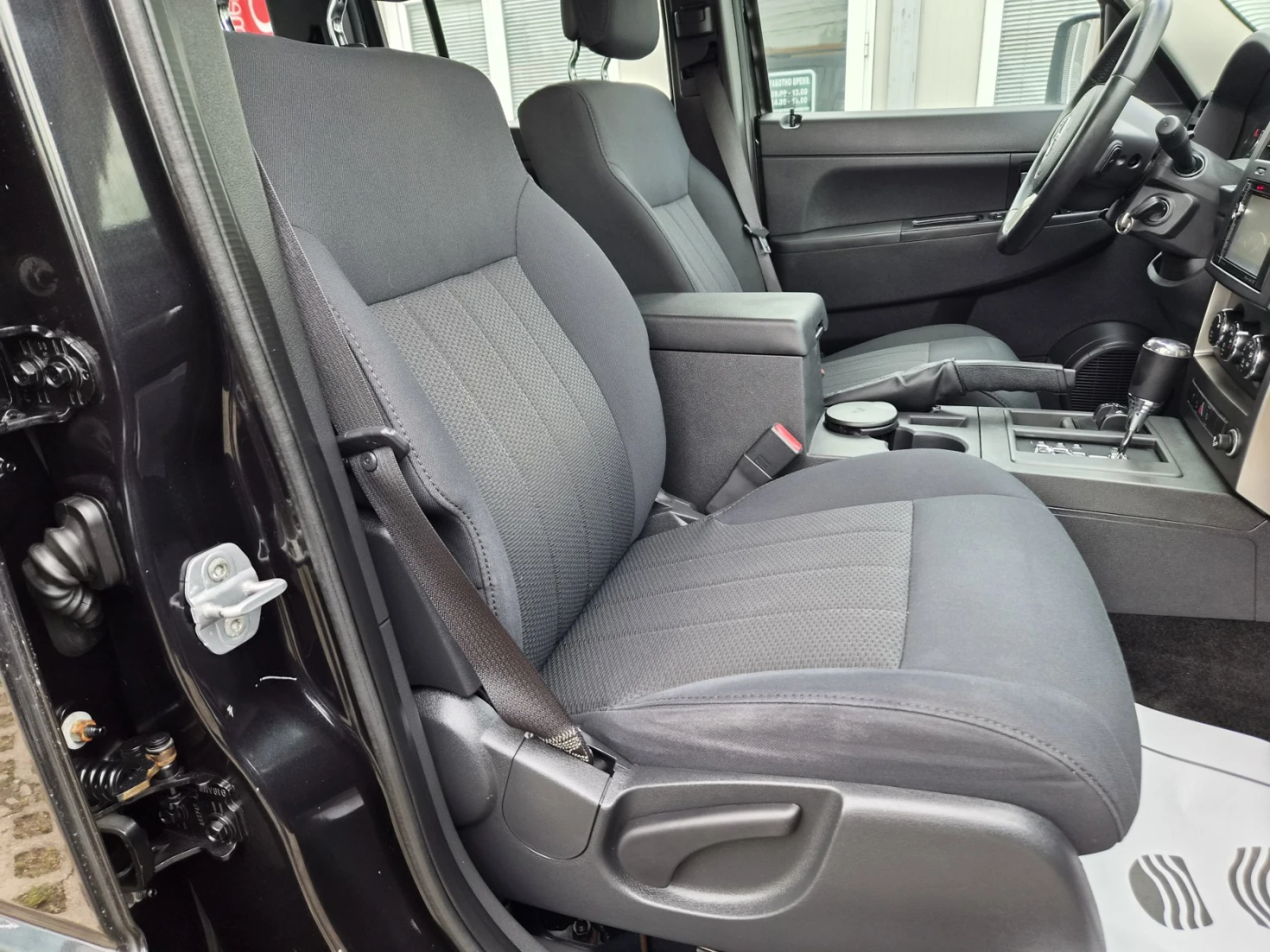 Jeep Cherokee 2.8CRDI-AUTOMATIC-200000км, снимка 12 - Автомобили и джипове - 56544802