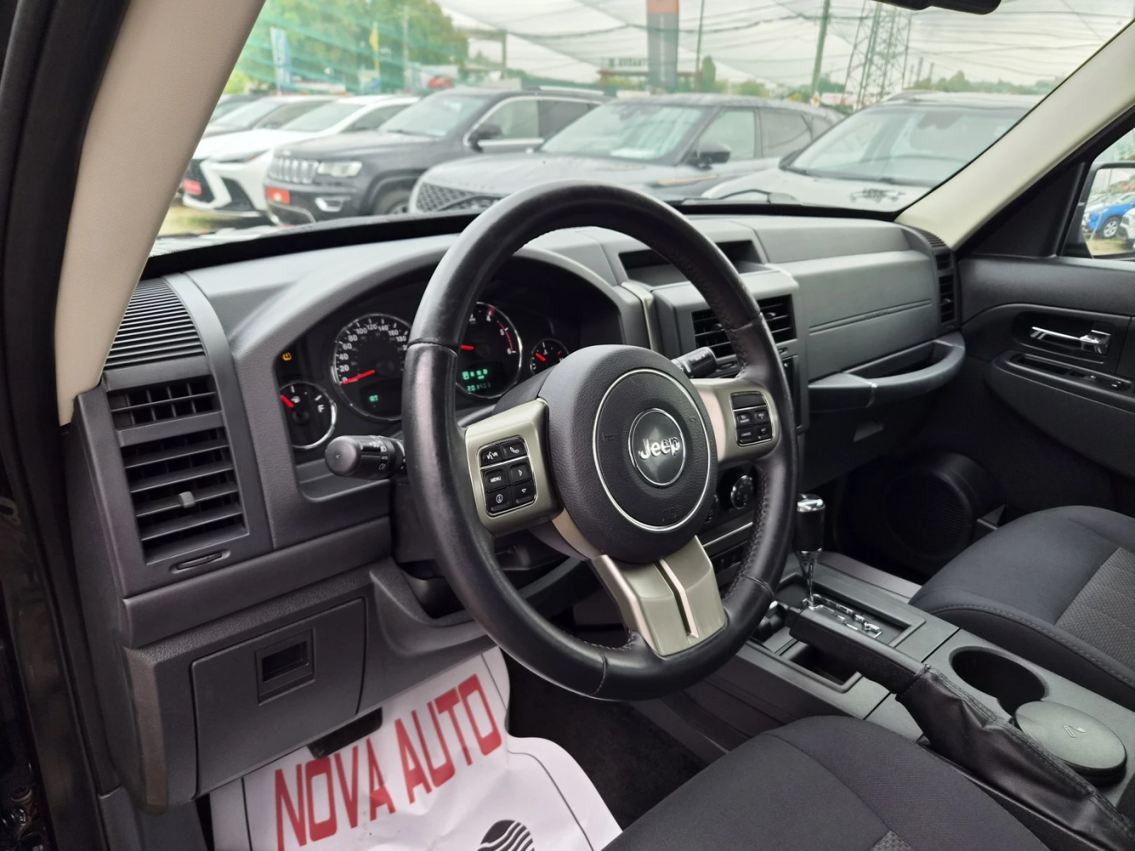 Jeep Cherokee 2.8CRDI-AUTOMATIC-200000км, снимка 8 - Автомобили и джипове - 56544802
