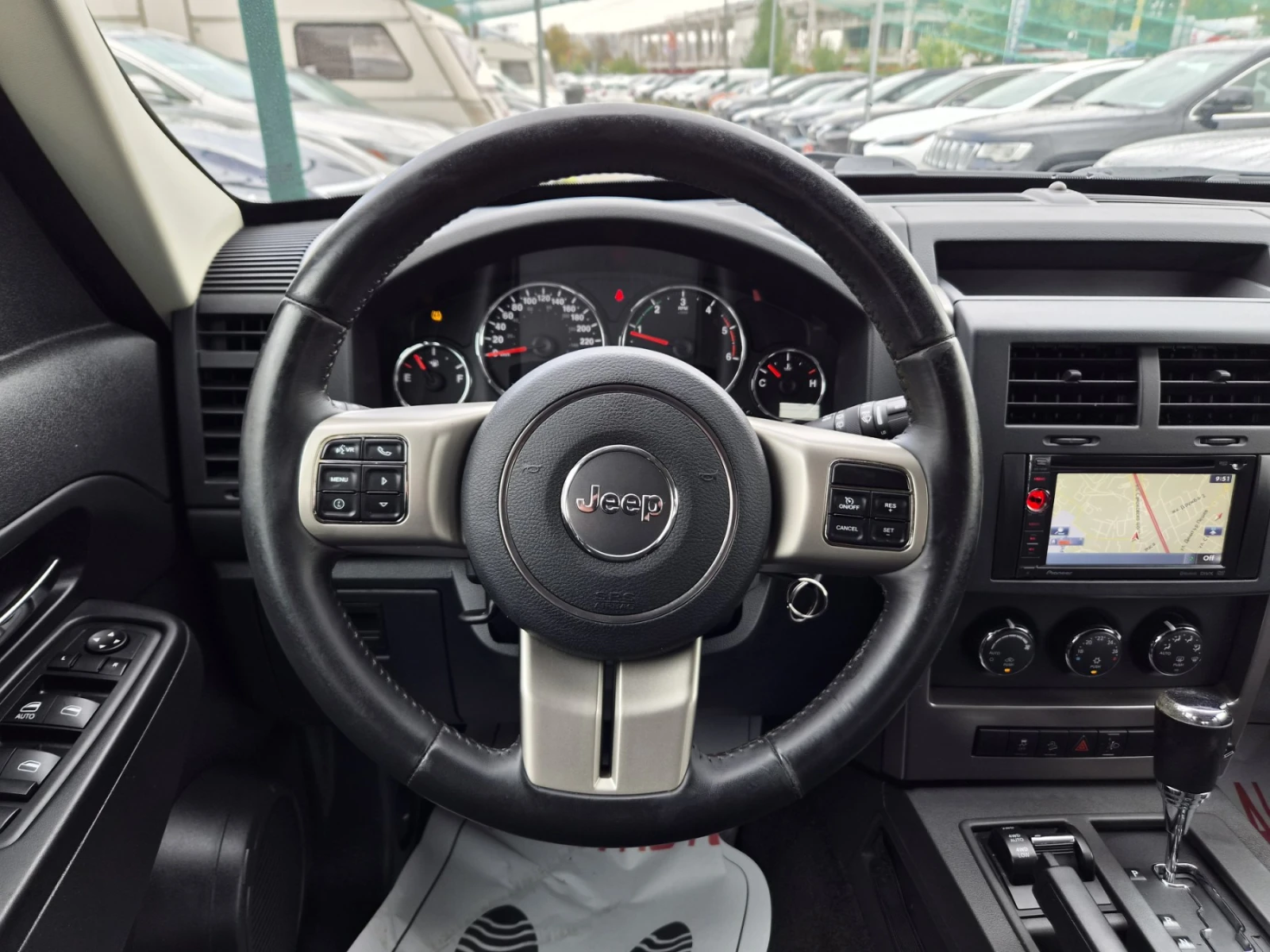 Jeep Cherokee 2.8CRDI-AUTOMATIC-200000км, снимка 9 - Автомобили и джипове - 56544802