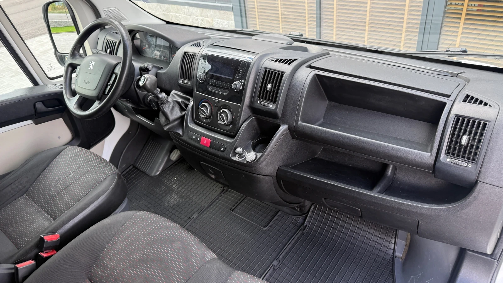 Peugeot Boxer, снимка 9 - Бусове и автобуси - 56321715