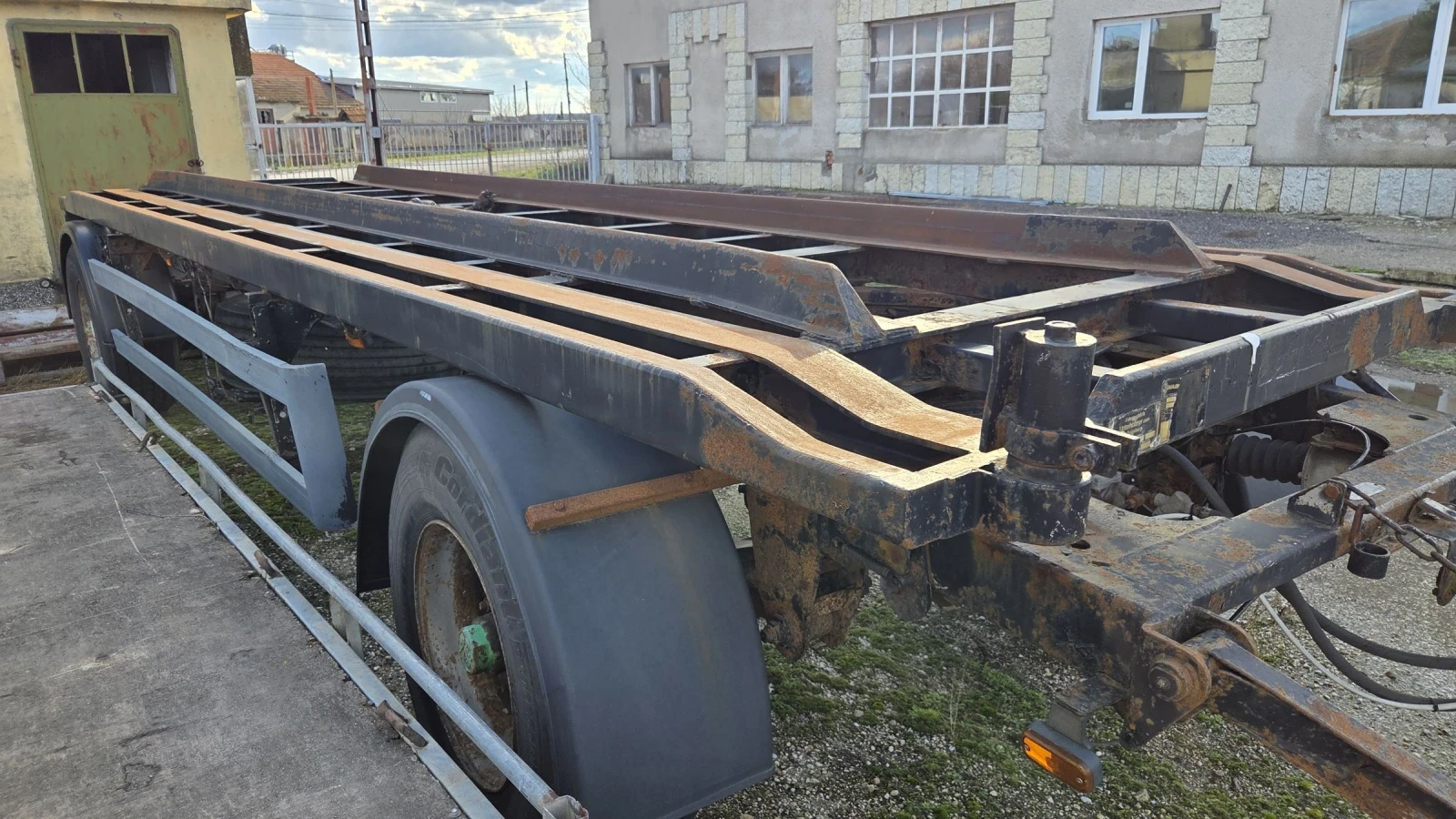 Mercedes-Benz Antos Ремарке - изображение 2