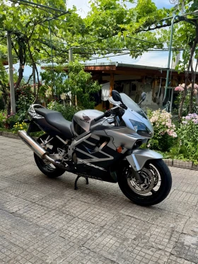 ����� �� �������� �� Honda Cbr F4i
