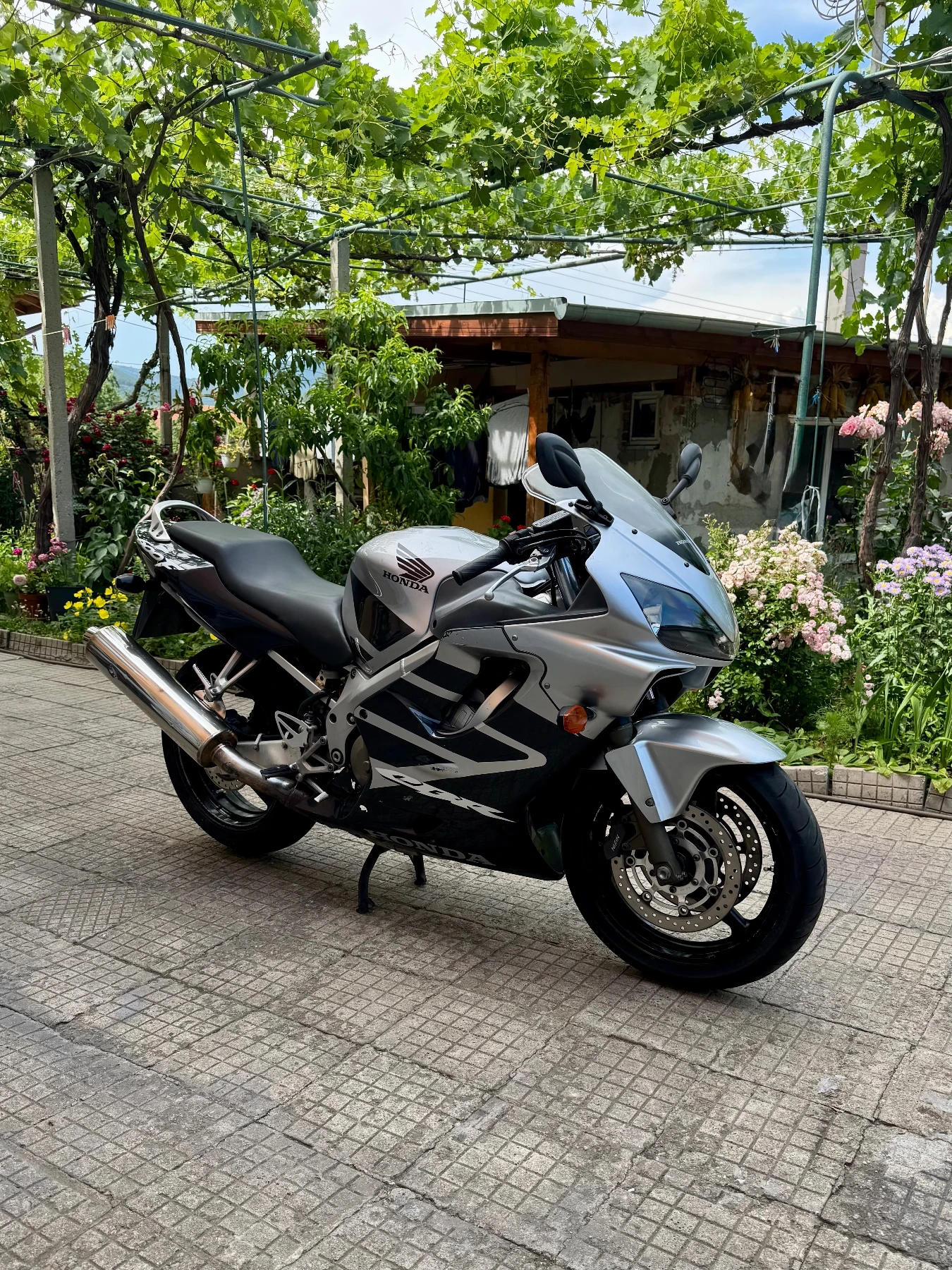 Honda Cbr F4i