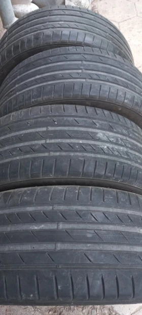 Гуми Летни 235/40R19, снимка 3 - Гуми и джанти - 46950423