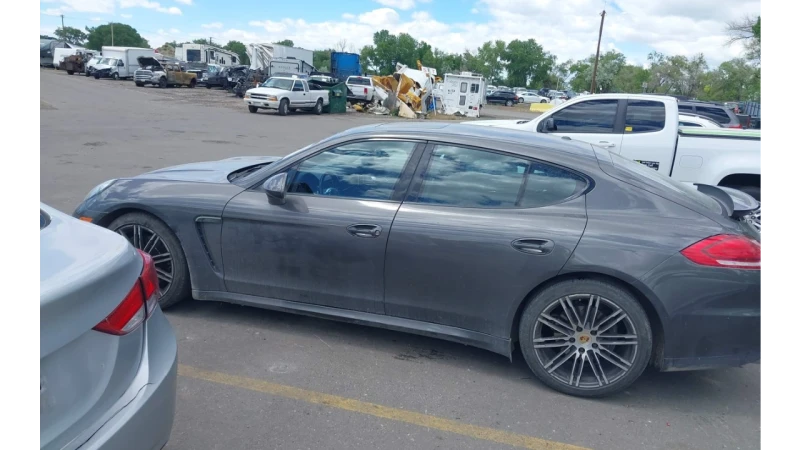 Porsche Panamera 4, снимка 6 - Автомобили и джипове - 47703761