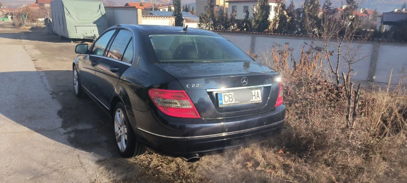 Mercedes-Benz C 220, снимка 3 - Автомобили и джипове - 48021742