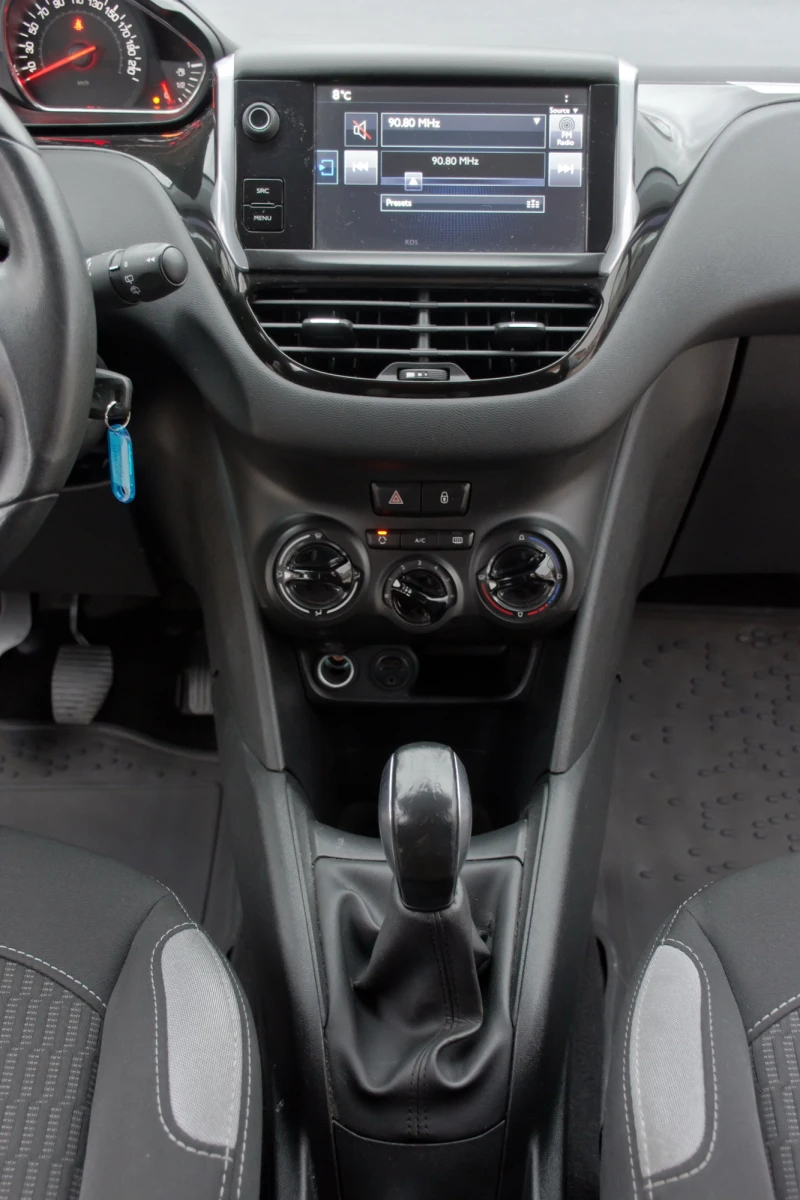 Peugeot 208 1.6 BLUE HDI - NAVI - STYLE  , снимка 15 - Автомобили и джипове - 48200872