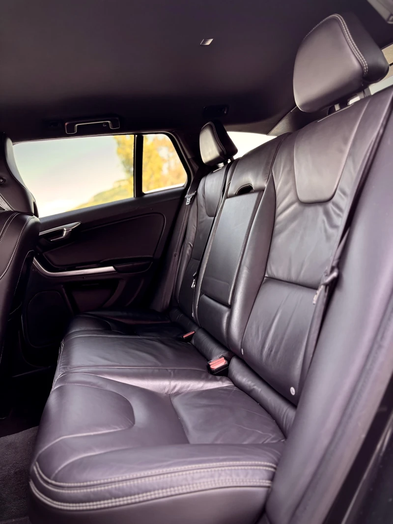 Volvo V60, снимка 9 - Автомобили и джипове - 50905601