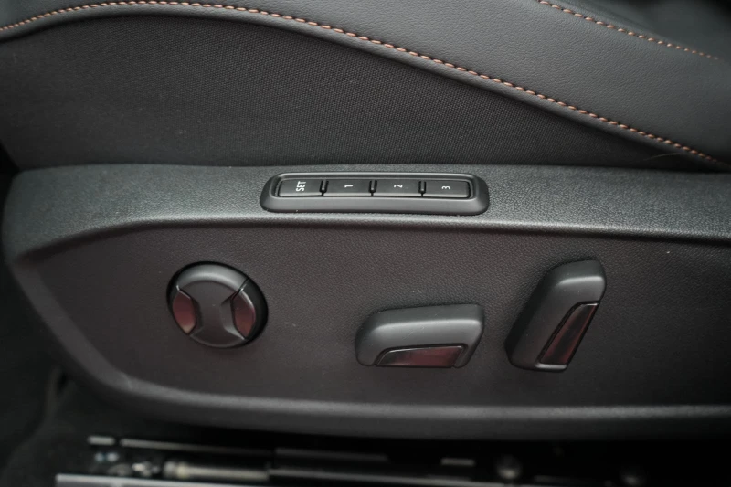 Cupra Formentor VZ* 333HP* FACELIFT* MEMORY* DISTR* CAM* KEYLESS* , снимка 6 - Автомобили и джипове - 52470858