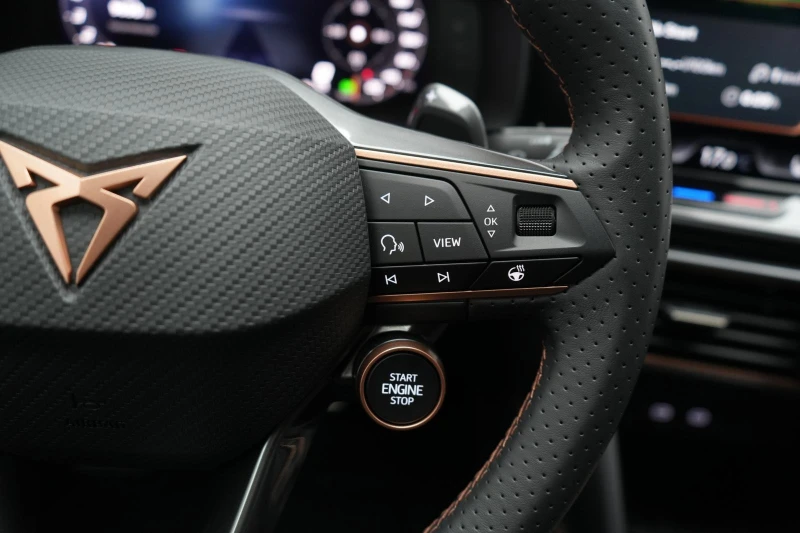 Cupra Formentor VZ* 333HP* FACELIFT* MEMORY* DISTR* CAM* KEYLESS* , снимка 9 - Автомобили и джипове - 52470858