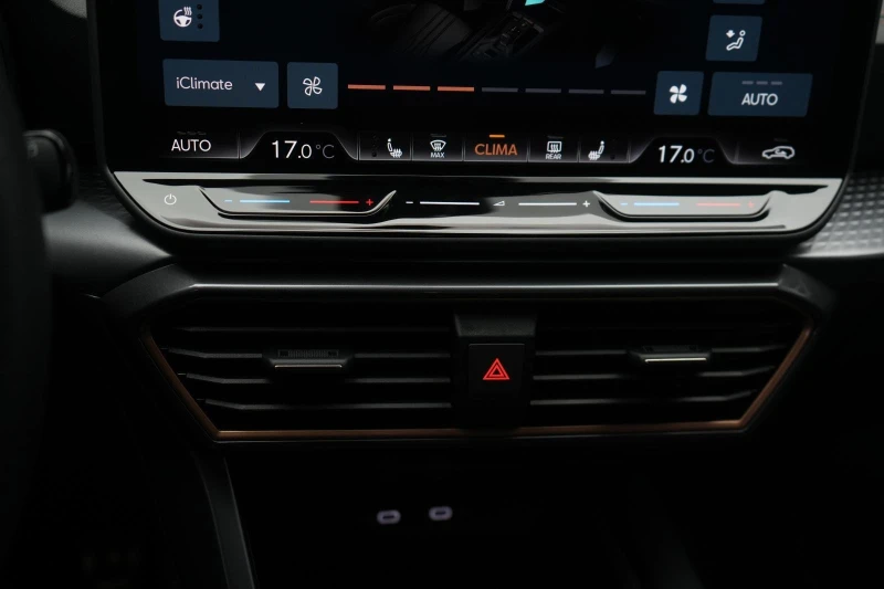 Cupra Formentor VZ* 333HP* FACELIFT* MEMORY* DISTR* CAM* KEYLESS* , снимка 11 - Автомобили и джипове - 52470858