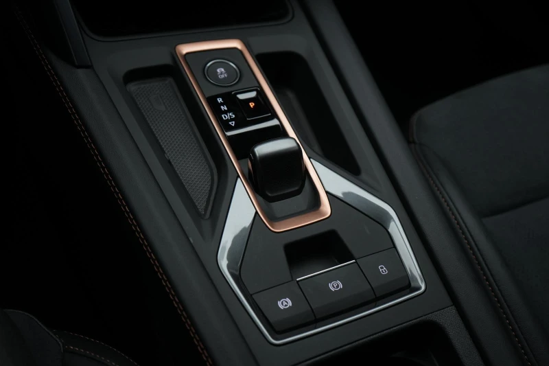 Cupra Formentor VZ* 333HP* FACELIFT* MEMORY* DISTR* CAM* KEYLESS* , снимка 12 - Автомобили и джипове - 52470858