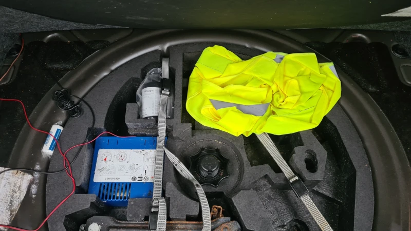 VW Golf 75 кс, снимка 5 - Автомобили и джипове - 53574836