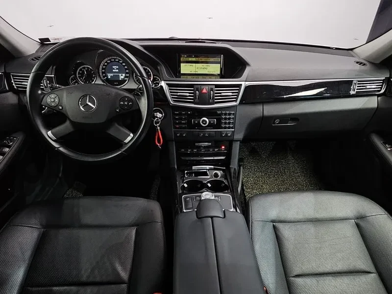 Mercedes-Benz E 300 E300 Avantgarde, снимка 7 - Автомобили и джипове - 56304303
